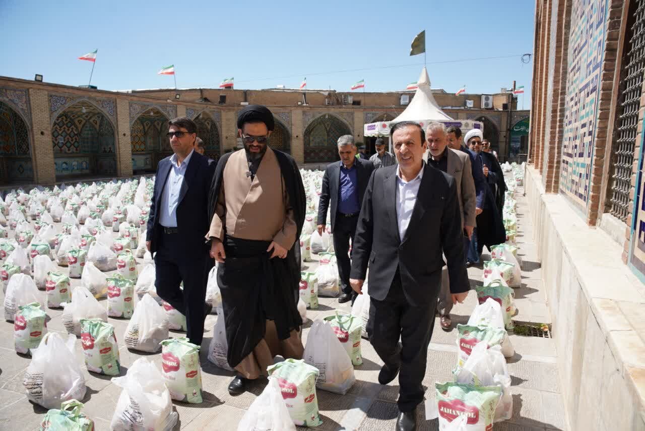 ۲هزار بسته معیشتی و ۱۴سری جهیزیه به خانوادههای نیازمند اهدا شد ۲هزار بسته معیشتی و ۱۴سری جهیزیه به خانوادههای نیازمند اهدا شد